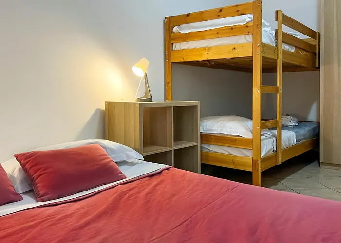 Spacious Apartment Near St Peter\'S Church