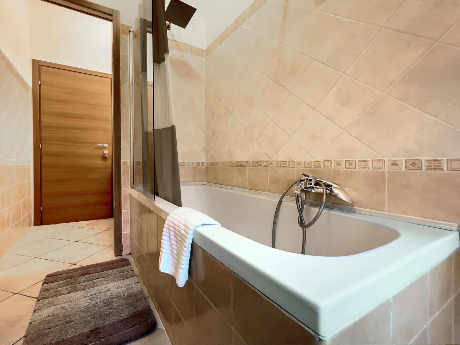 Spacious Near St Peter's Church Appartement